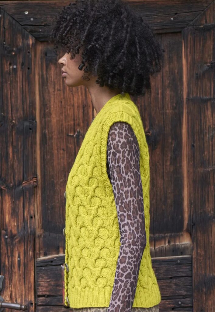 вязаный жилет