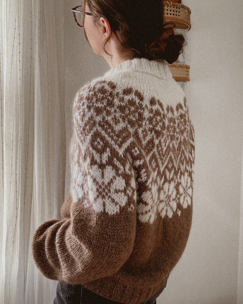 вязаный пуловер