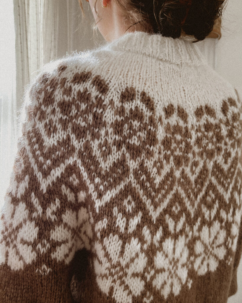 вязаный пуловер