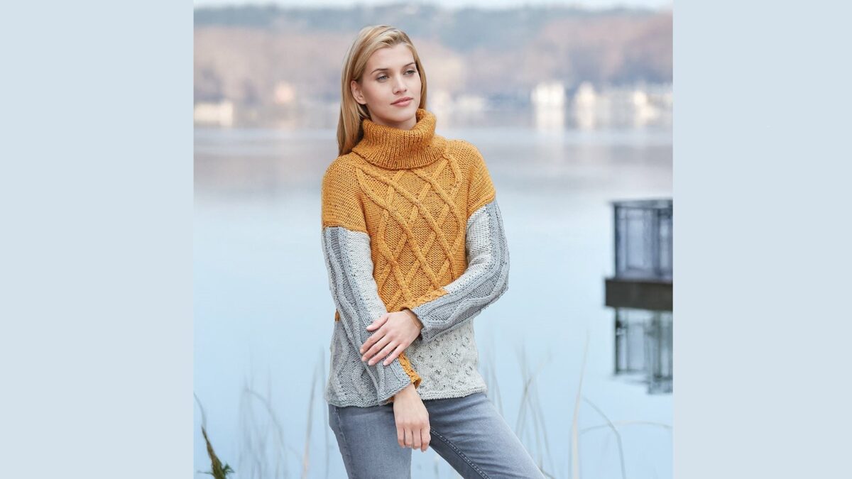 Цветной пуловер с рельефным узором