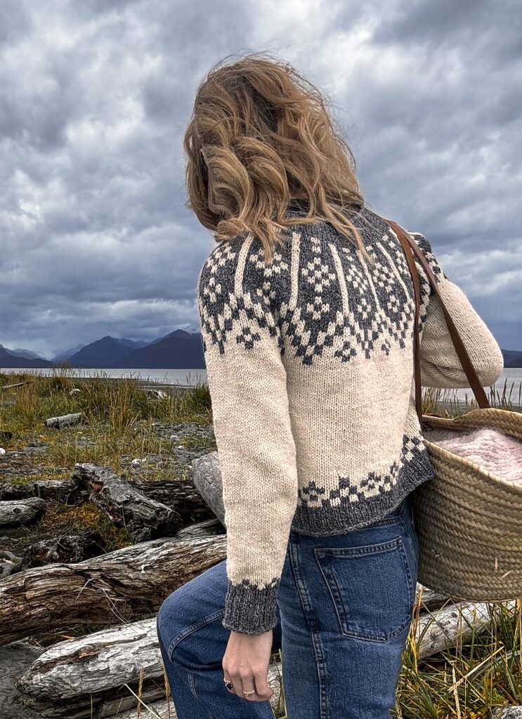 вязаный пуловер