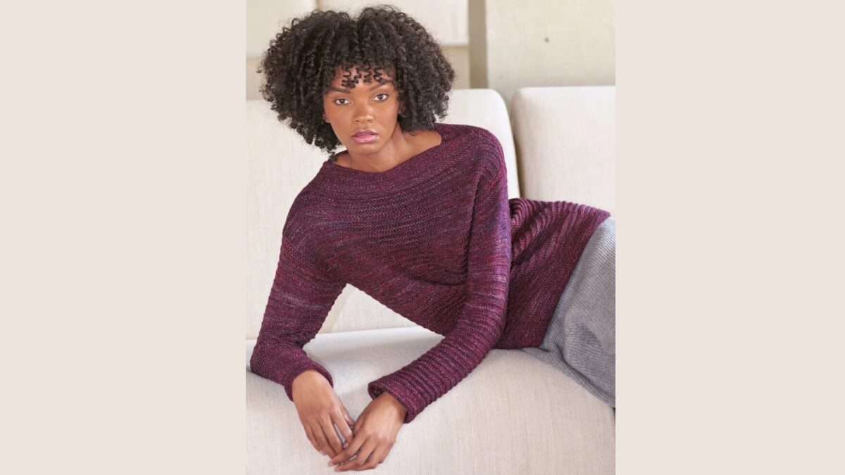 Пуловер с вырезом-лодочкой