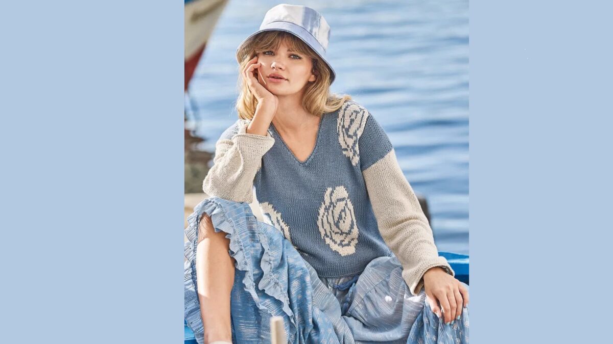 Пуловер с розами в технике интарсии