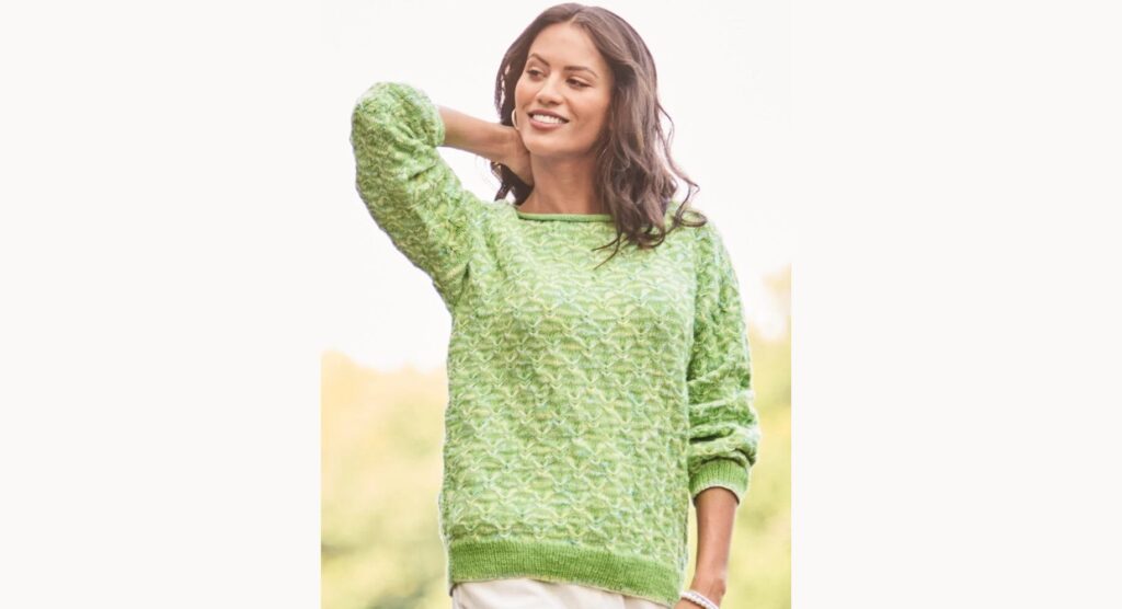 Пуловер с узором из снятых петель