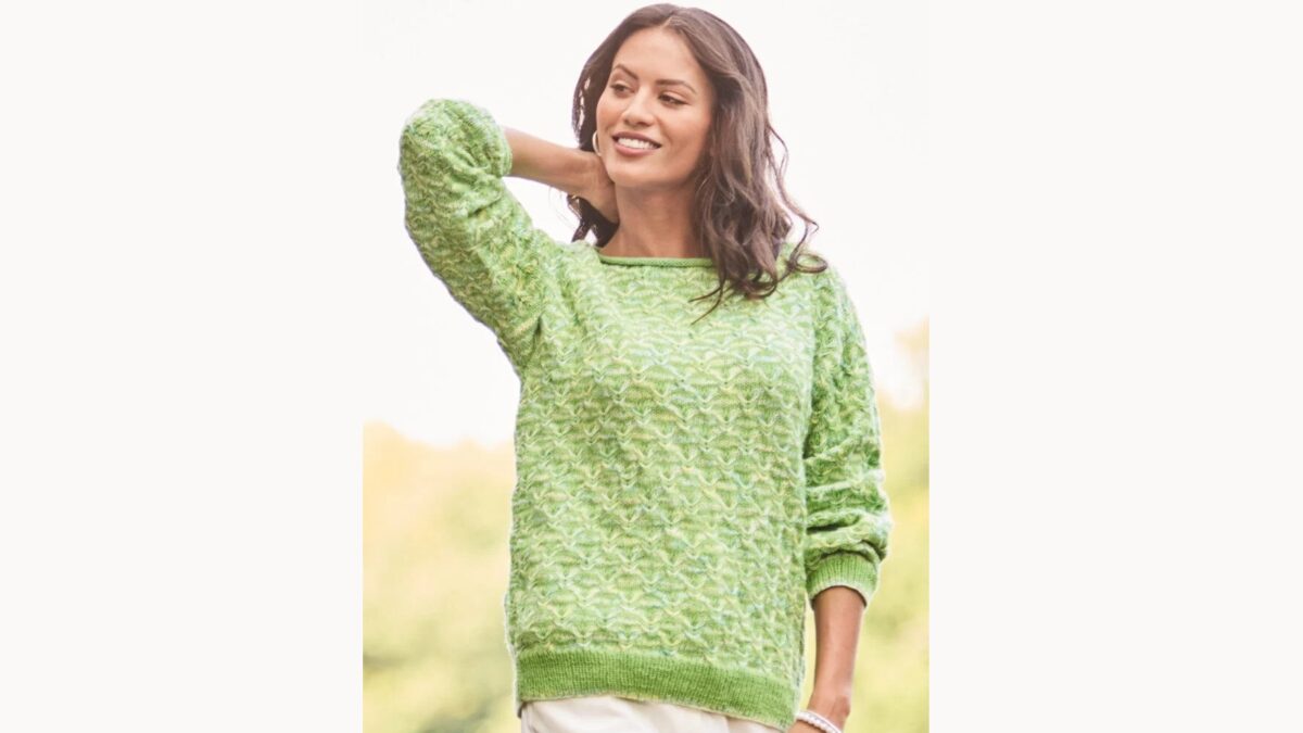 Пуловер с узором из снятых петель
