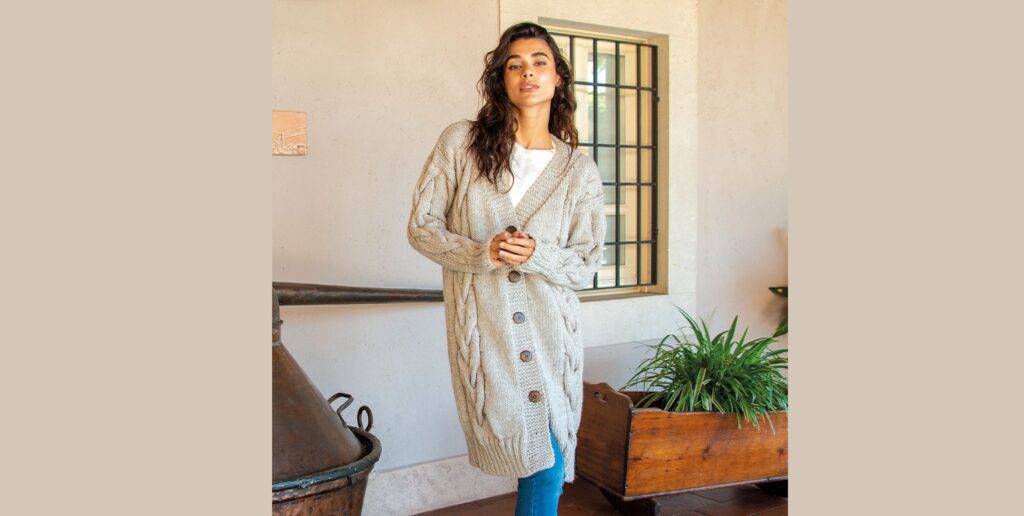 Длинный вязаный кардиган узором из «кос»