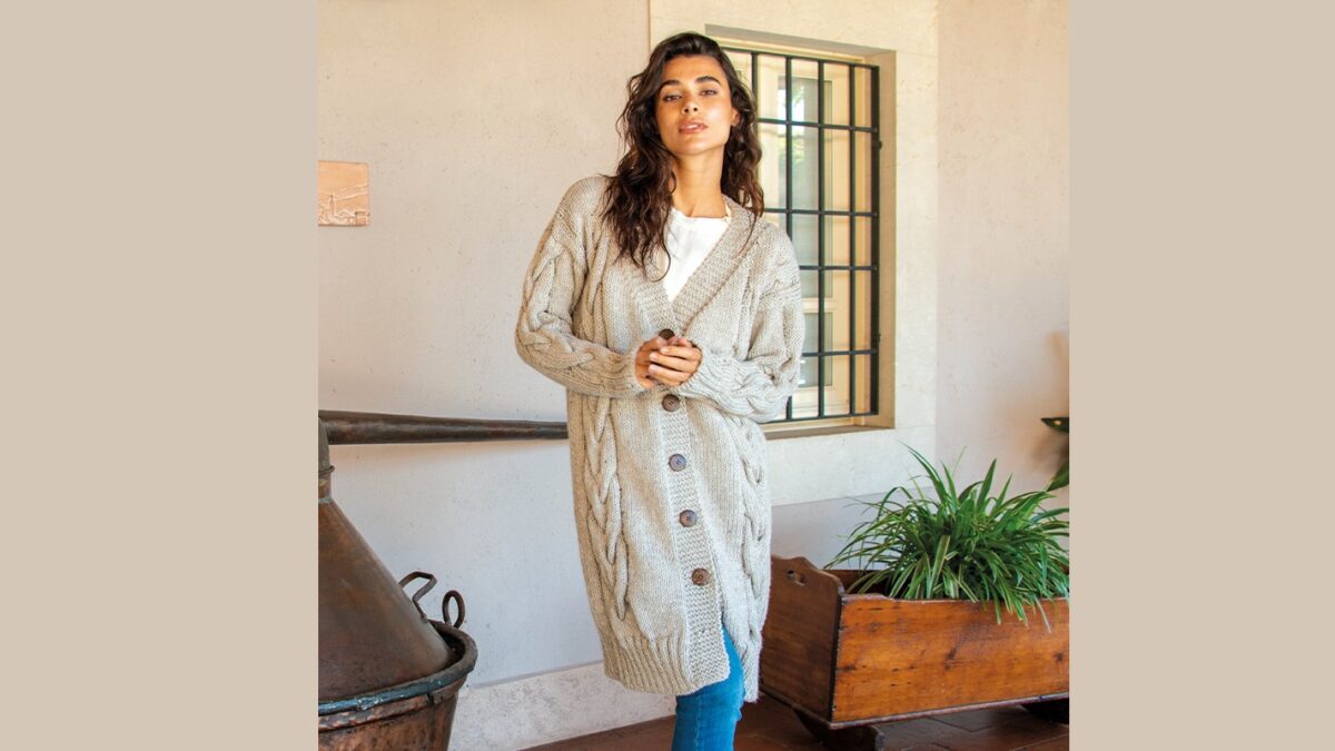 Длинный вязаный кардиган узором из «кос»