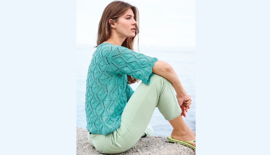  Пуловер с ажурными ромбами