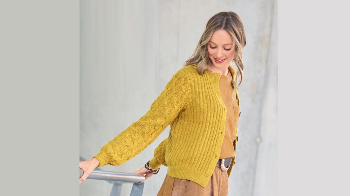 Вязаный жакет с воротником и лацканами